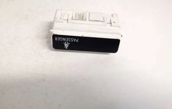 Passenger airbag on/off switch