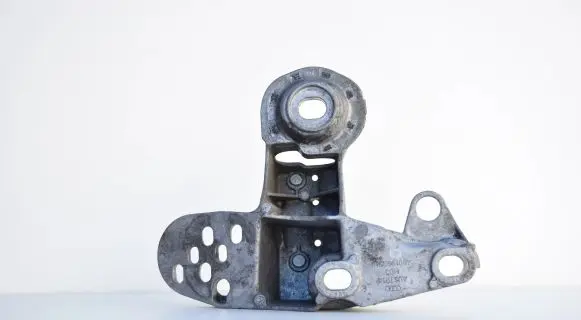 Audi A4 S4 B5 8D Engine mounting bracket 4B0199351B