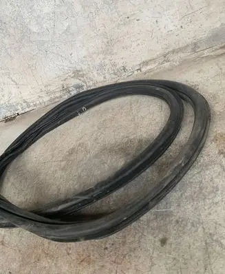 Volkswagen Taigo Rear door rubber seal (on body) 