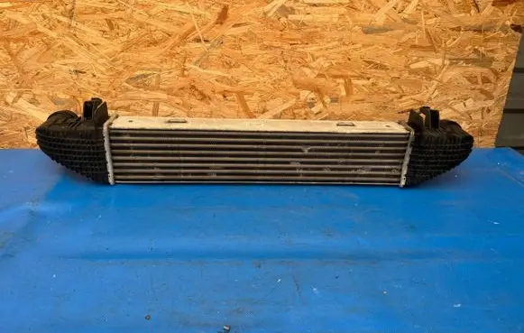 Mercedes-Benz C W204 Intercooler radiator A2045000000 3138393 10T03251
