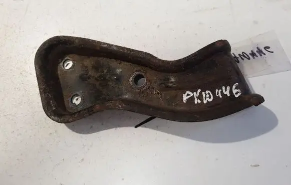 Engine mounting bracket