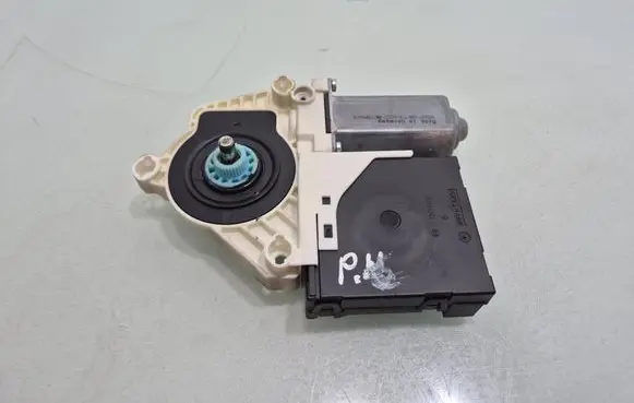 Volkswagen PASSAT CC Front door window regulator motor 1K0959793P
