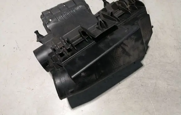 Mercedes-Benz C W204 Air filter box A2710901601