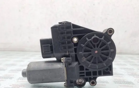 Audi A6 S6 C5 4B Front door window regulator motor
