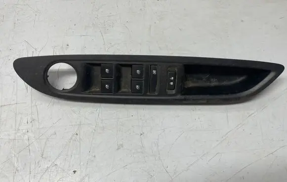Opel Mokka Electric window control switch 13305009 95025521