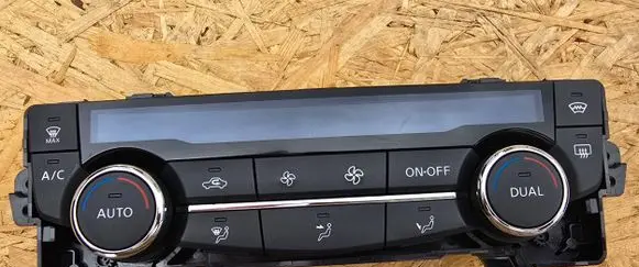 Nissan Qashqai Climate control unit 27500-4EA1A