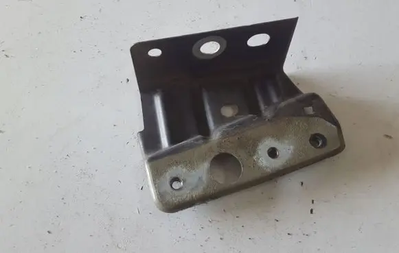 Nissan Qashqai Fender mounting bracket