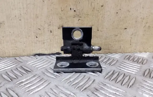 Volvo XC90 Front door upper hinge