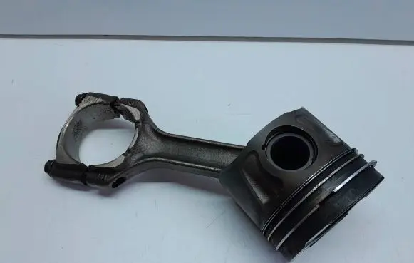 Toyota Avensis T270 Piston with connecting rod 5574803