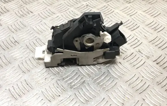 Ford Mondeo Mk III Front door lock 667211A 1E0327