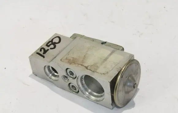 Toyota Aygo AB10 Air conditioning (A/C) expansion valve 