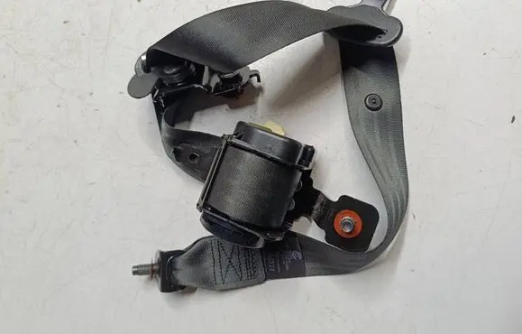 Rear seatbelt