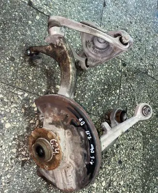 Audi A6 S6 C5 4B Front wheel hub