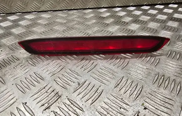 Toyota Corolla Verso E121 Third/center stoplight E4020002
