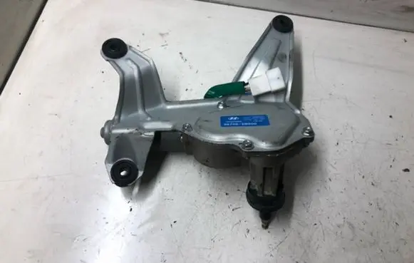 Hyundai Santa Fe Wiper motor 987002B000
