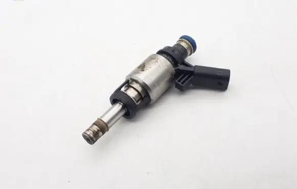 Audi A4 S4 B8 8K Fuel injector 06H906036G 0261500076