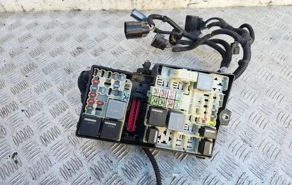 Ford Focus Fuse module AV6T14A067AD F1ET14K733ECE
