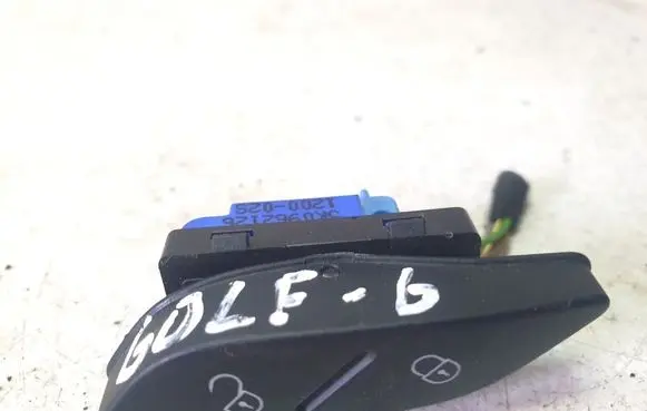 Volkswagen Golf V Central locking switch button 5K0962126