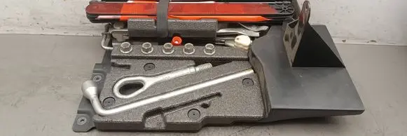 Mercedes-Benz C W203 Tool set 2038900061 1205810246