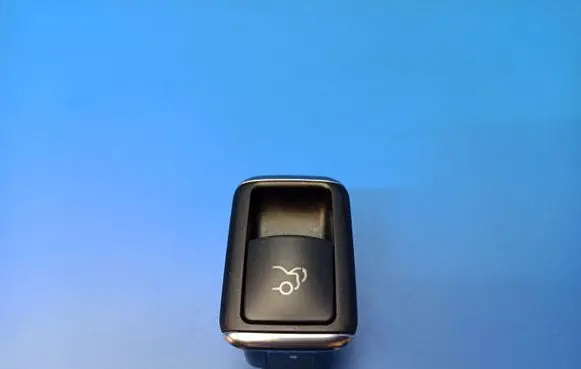 Mercedes-Benz E C207 W207 Tailgate opening switch A2079050051
