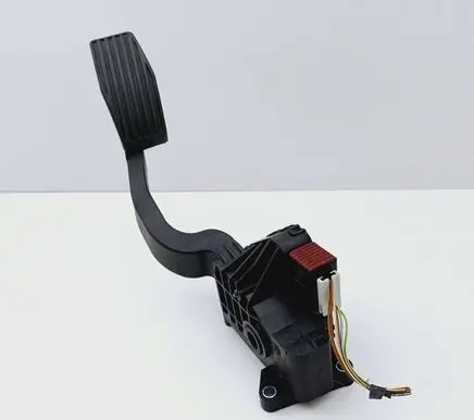 Opel Corsa D Accelerator throttle pedal 55702020