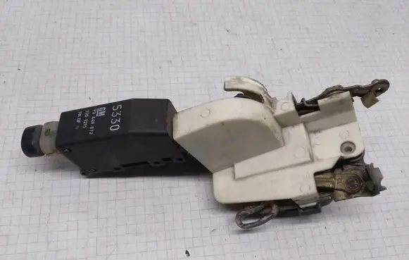 Opel Astra F Front door lock 90449072 1101215