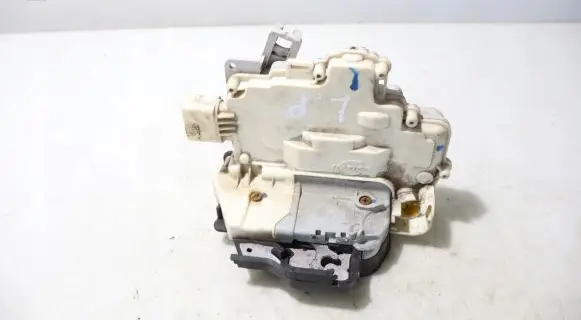 Audi A3 S3 8P Front door lock