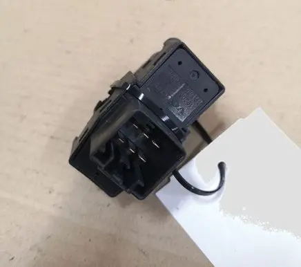 Volvo V70 Electric window control switch 8685288