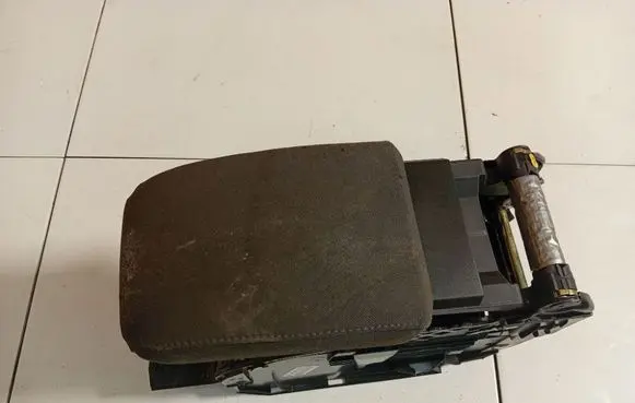 Volkswagen Golf V Armrest 1K0864251A