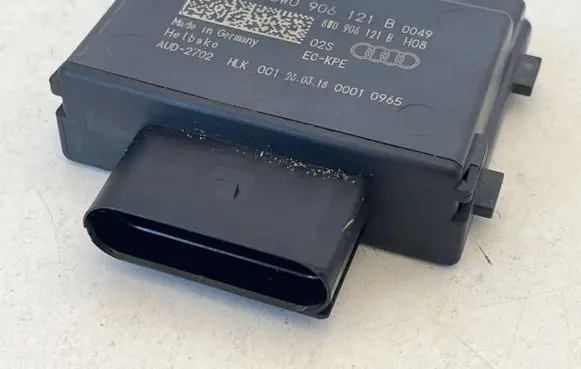 Audi A4 S4 B9 Fuel injection pump control unit/module 8W0906121B