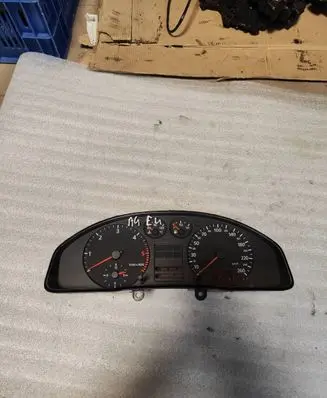 Audi A4 S4 B5 8D Speedometer (instrument cluster) 8D0919861A
