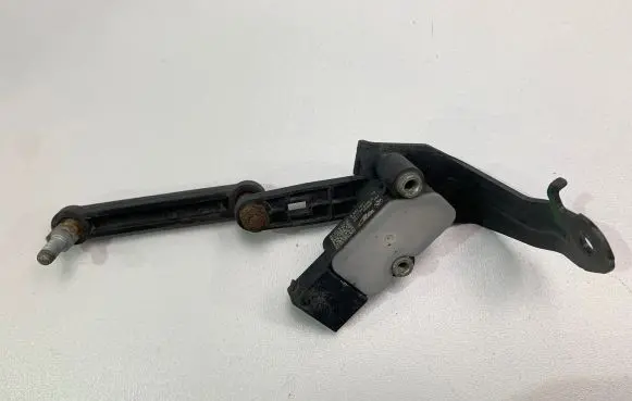 Headlight/headlamp level sensor