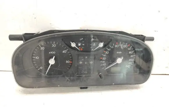 Renault Laguna II Speedometer (instrument cluster) 8200218863