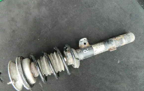 BMW 1 E82 E88 Front shock absorber with coil spring 6786028