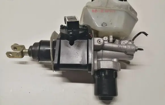 Mercedes-Benz E W211 Master brake cylinder A2114300302 204251302 A0004300312
