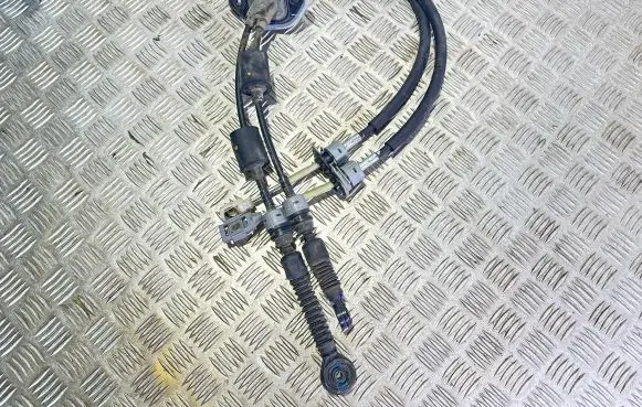 Gear shift cable linkage