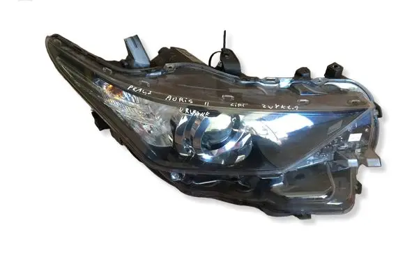 Toyota Auris E180 Headlight/headlamp 8111002K30
