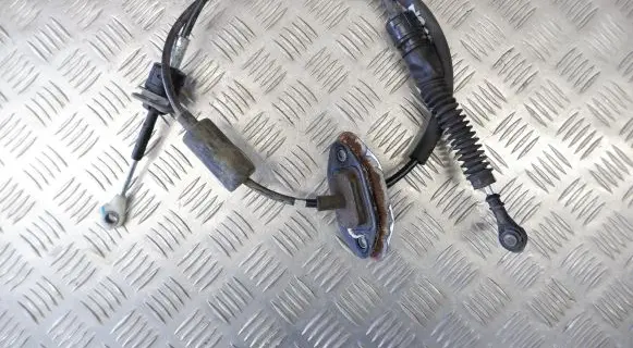 Gear shift cable linkage