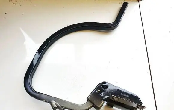 Volkswagen Jetta V Tailgate/trunk/boot hinge 5c6827302