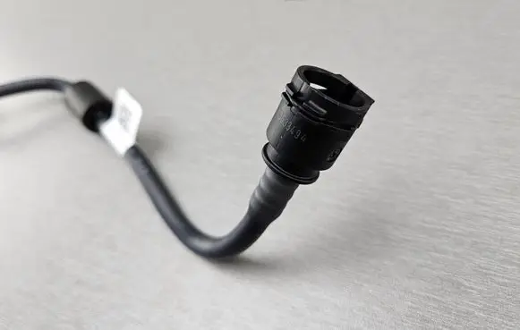 Engine coolant pipe/hose