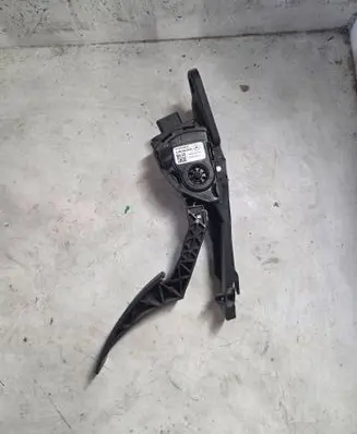 Mercedes-Benz GL X166 Accelerator throttle pedal A1663000004