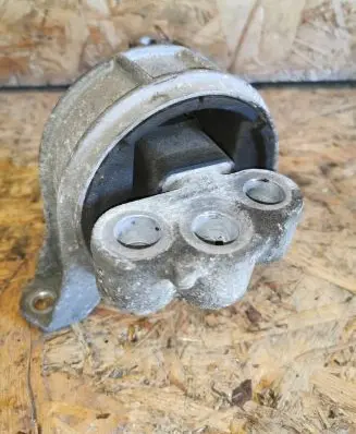 Opel Zafira B Engine mount bracket 90539246