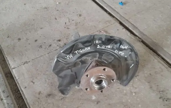 Volkswagen Tiguan Front wheel hub