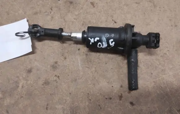 Opel Vivaro Clutch master cylinder 8200506490 83857433