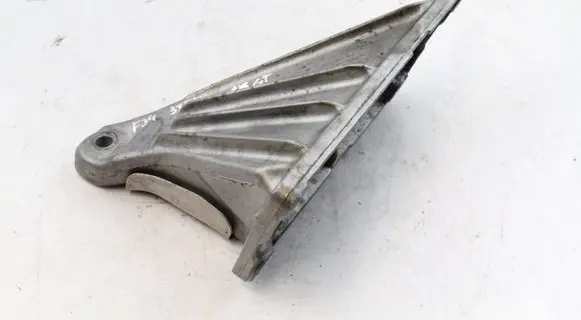 Engine mounting bracket