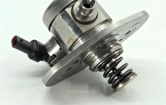 BMW M5 F90 Fuel injection high pressure pump 7852361 13517852361