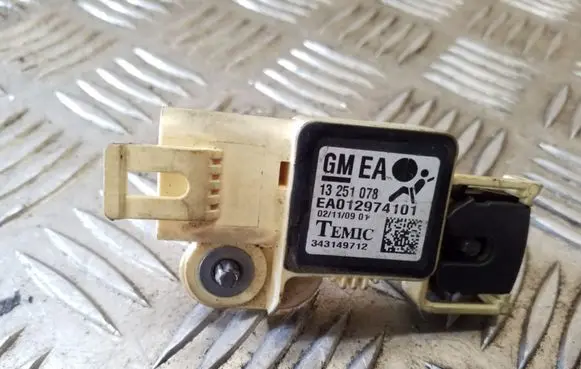 Opel Zafira B Airbag deployment crash/impact sensor 13251078 343149712
