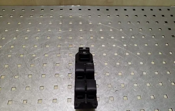 Toyota RAV 4 (XA30) Electric window control switch