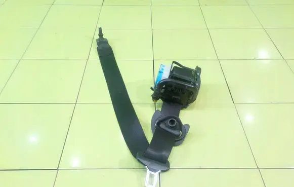 Mercedes-Benz B W246 W242 Front seatbelt 307068199228 BEZPIECZENSTWA
