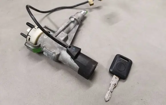 Audi A6 S6 C4 4A Ignition lock 4A0905851E
